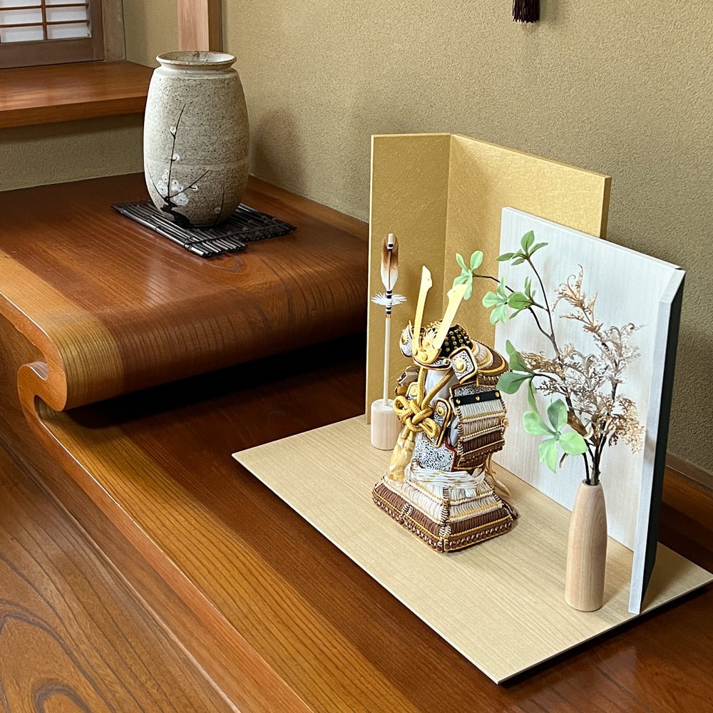 五月人形(兜飾り)は、何歳まで?いつまで飾る?出しっぱなしはダメ? - ひなせい 五月人形