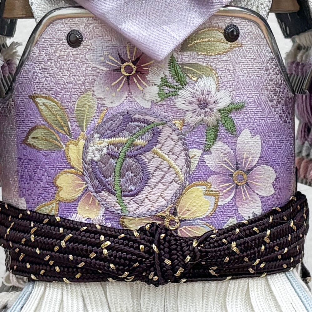 横幅25.5cm|4号 ケース奉納鎧飾り| 藤色|彩色な彩り艶やかな色艶 |パープル |五月人形|コンパクト おしゃれ 兜鎧飾り 端午の節句飾り ケース飾り - ひなせい 五月人形