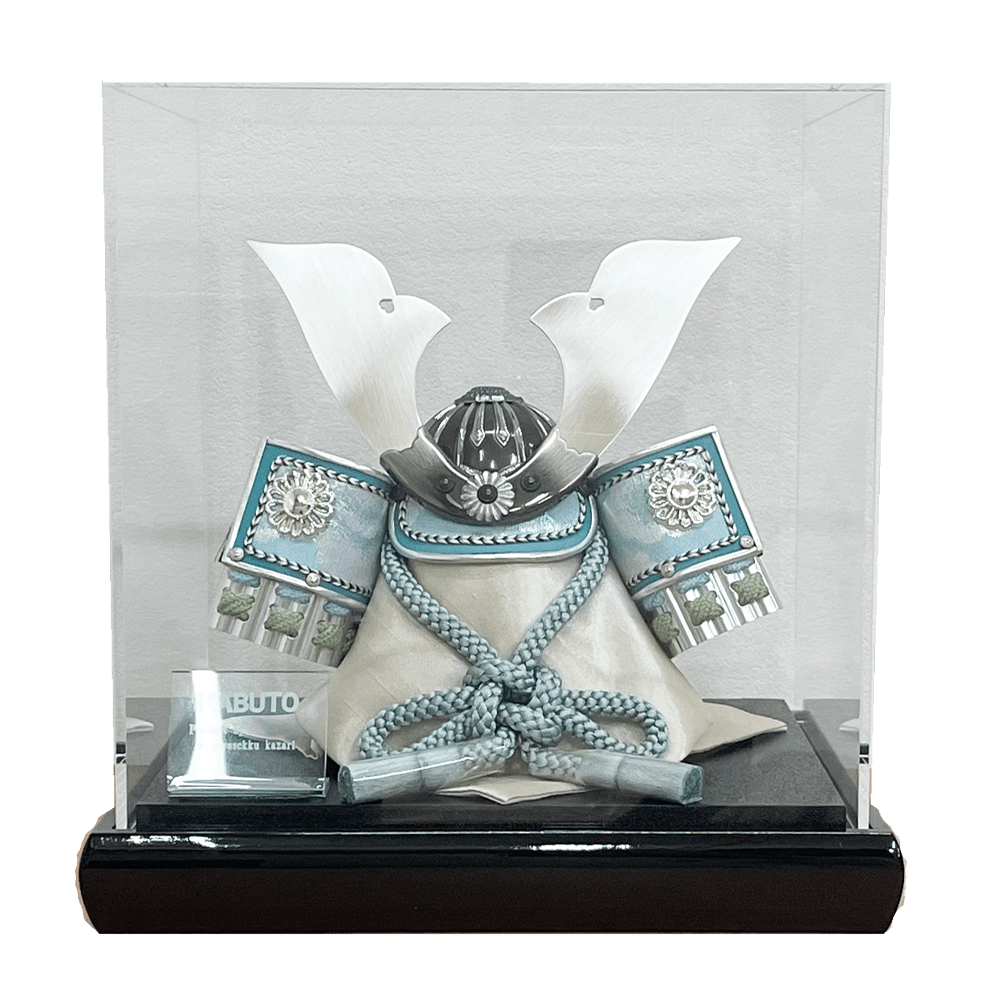 横幅25cm|コンパクトケース飾り|ターコイズブルーの五月人形| 水色 モダンなデザイン|コンパクト おしゃれ 兜鎧飾り 端午の節句飾り - ひなせい 五月人形