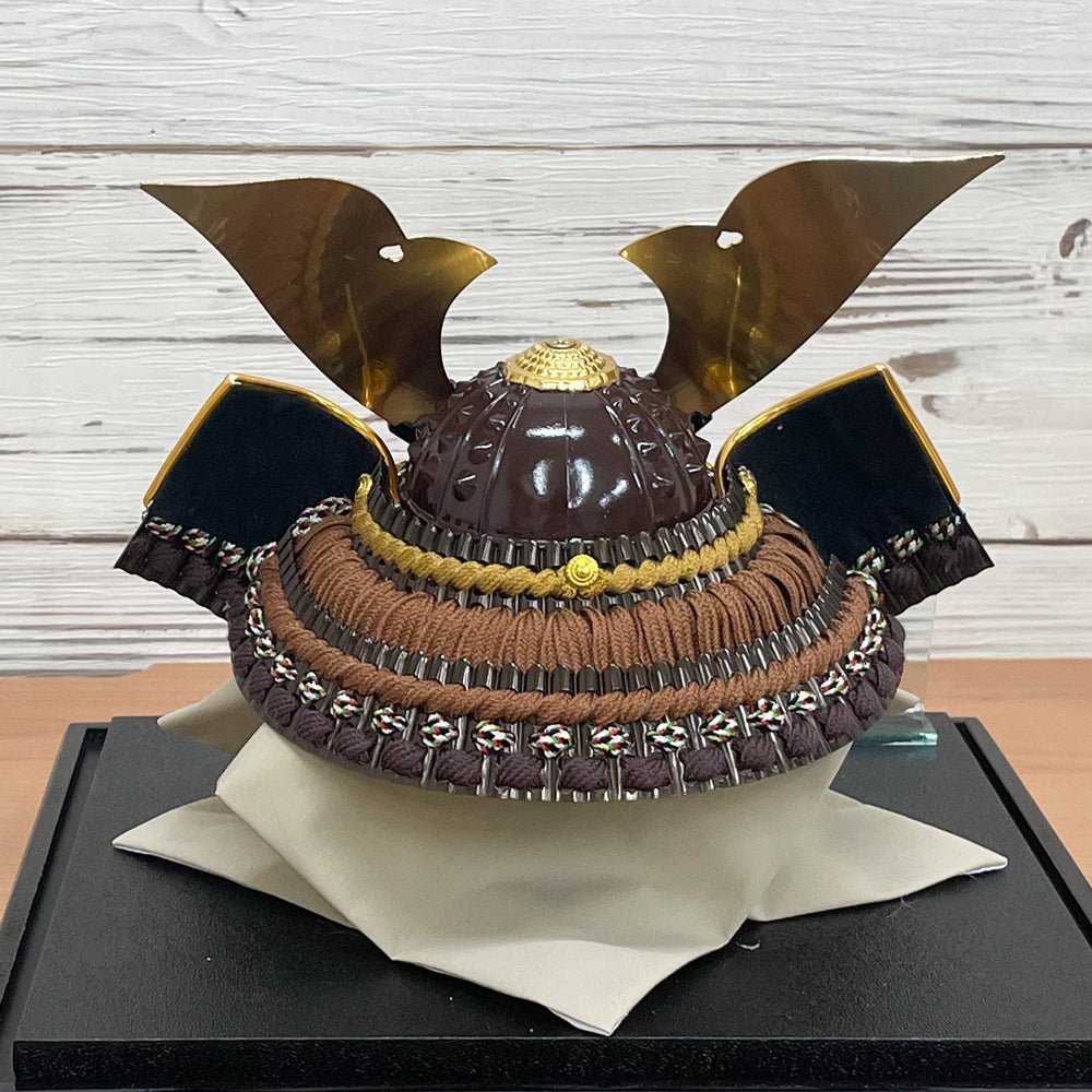 横幅25cm|コンパクトケース飾り|今どきの五月人形| モダンなデザイン|コンパクト おしゃれ 兜鎧飾り 端午の節句飾り こどもの日 - ひなせい 五月人形