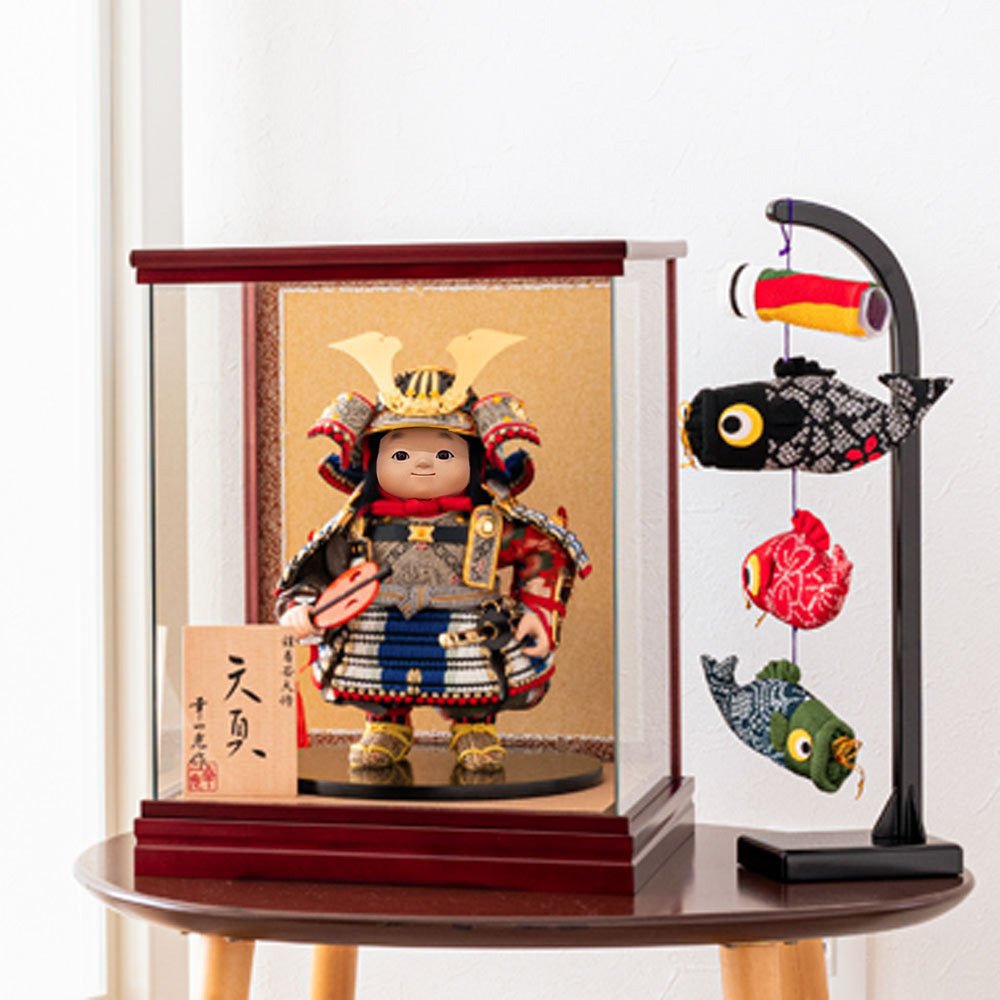 横幅30.5cm|ケース入り 五月人形 天真(てんま) |節句人形| ガラスケース飾り| 子供大将飾り|コンパクト おしゃれ 兜鎧飾り 端午の節句飾り こどもの日 5月人形 人気 武者人形 - ひなせい 五月人形