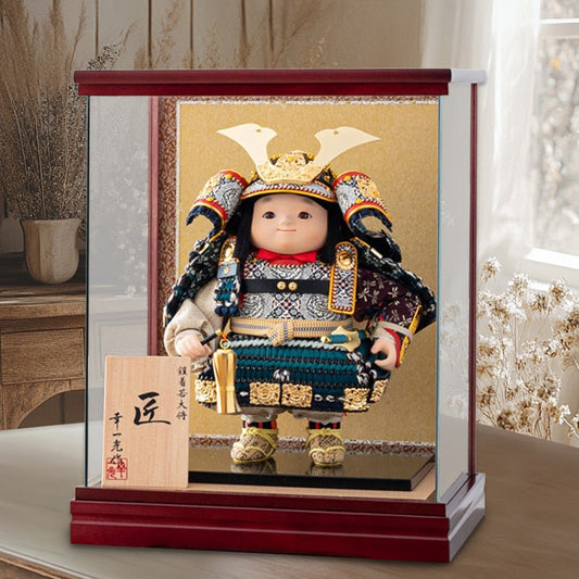 横幅30.5cm|ケース入り 五月人形 匠 | ガラスケース飾り| 子供大将飾り|お顔|コンパクト おしゃれ 兜鎧飾り 端午の節句飾り こどもの日 5月人形 人気 かわいい武者人形 - ひなせい 五月人形