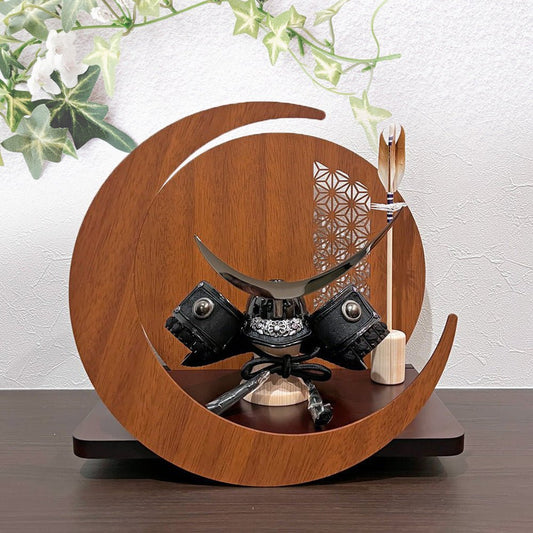 横幅32cm|4号 ブロンズ 武将 伊達政宗|三日月ブラウン 五月人形 |モダン|コンパクト おしゃれ 兜鎧飾り 端午の節句飾り こどもの日 5月人形 人気 かわいい - ひなせい 五月人形