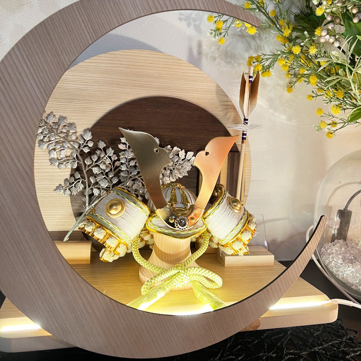 横幅32cm|4号 くすみ色緑 ナチュラル moonlight|電気がつく 丸いタイプ 五月人形 コンパクト|おしゃれ 兜鎧飾り 端午の節句飾り 子どもの日 - ひなせい 五月人形