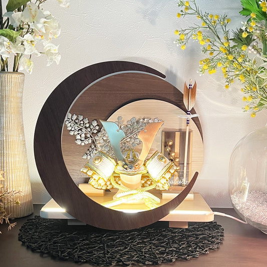 横幅32cm|4号 くすみ色緑 ノーマル moonlight|電気がつく 丸いタイプ 五月人形 コンパクト|おしゃれ 兜鎧飾り 端午の節句飾り こどもの日 - ひなせい 五月人形