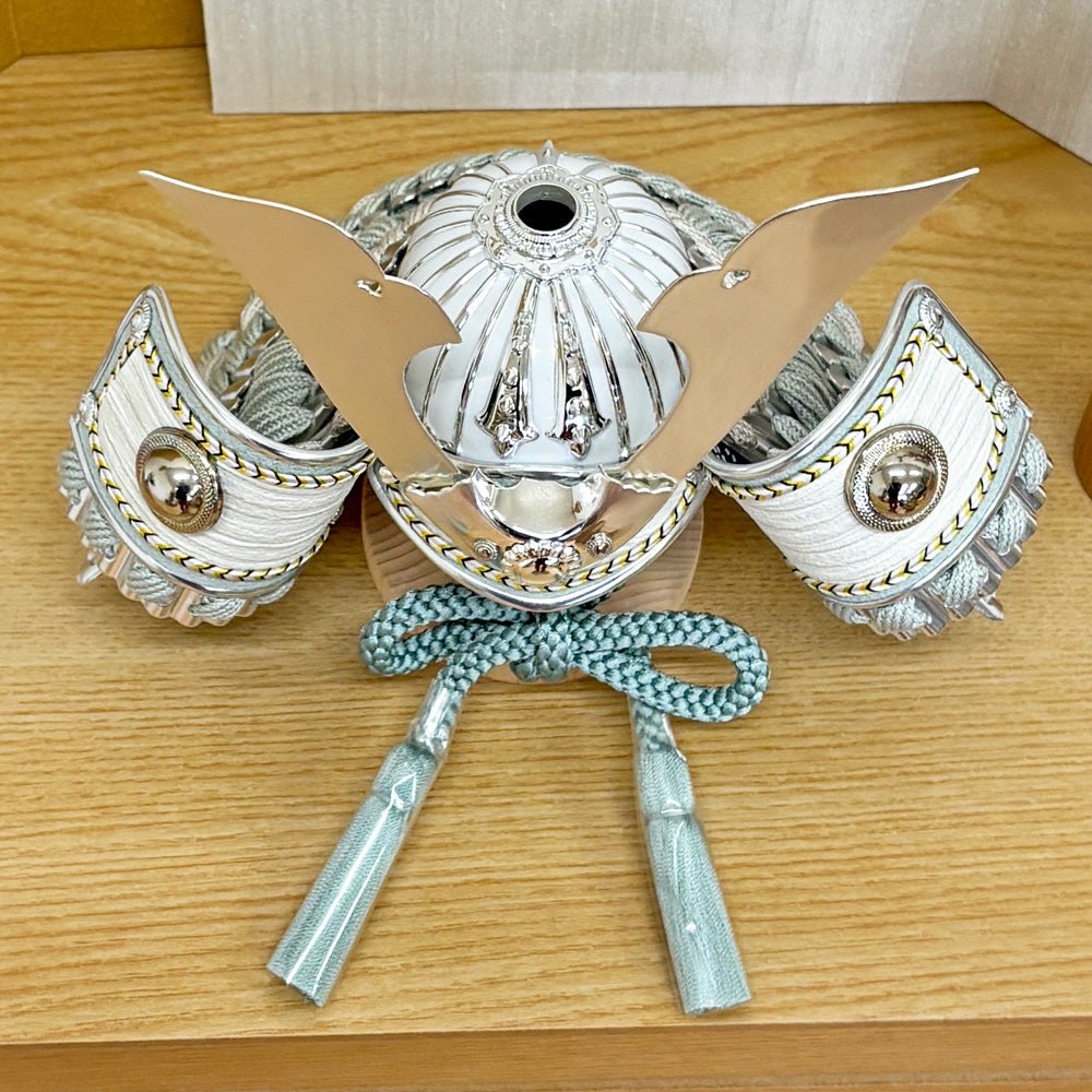 横幅32cm|4号 ブルー兜 ブラウン moonlight|玄関に飾りたい コンパクト五月人形 |モダン|コンパクト おしゃれ 兜鎧飾り 端午の節句飾り こどもの日 5月人形 - ひなせい 五月人形