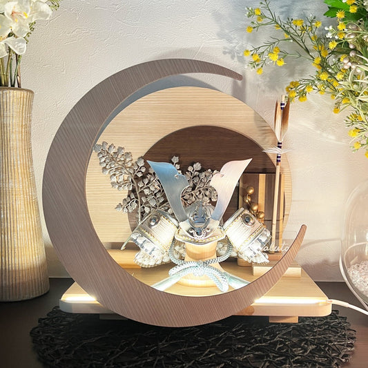 横幅32cm|4号 ブルー兜 ナチュラル moonlight|玄関に飾りたい コンパクト五月人形 |モダン|コンパクト おしゃれ 兜鎧飾り 端午の節句飾り こどもの日 5月人形 - ひなせい 五月人形