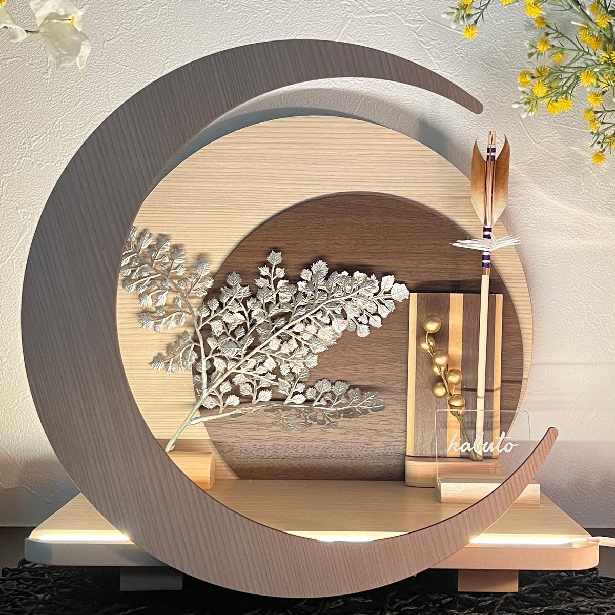 横幅32cm|4号 ブロンズ兜 moonlight|ナチュラル色 五月人形 |モダン|コンパクト おしゃれ 兜鎧飾り 端午の節句飾り こどもの日 5月人形 - ひなせい 五月人形