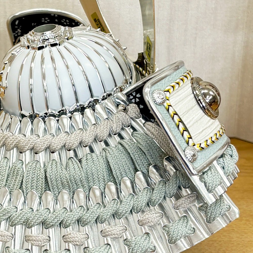 横幅32cm|4号 ブルー兜 ブラウン moonlight|玄関に飾りたい コンパクト五月人形 |モダン|コンパクト おしゃれ 兜鎧飾り 端午の節句飾り こどもの日 5月人形 - ひなせい 五月人形