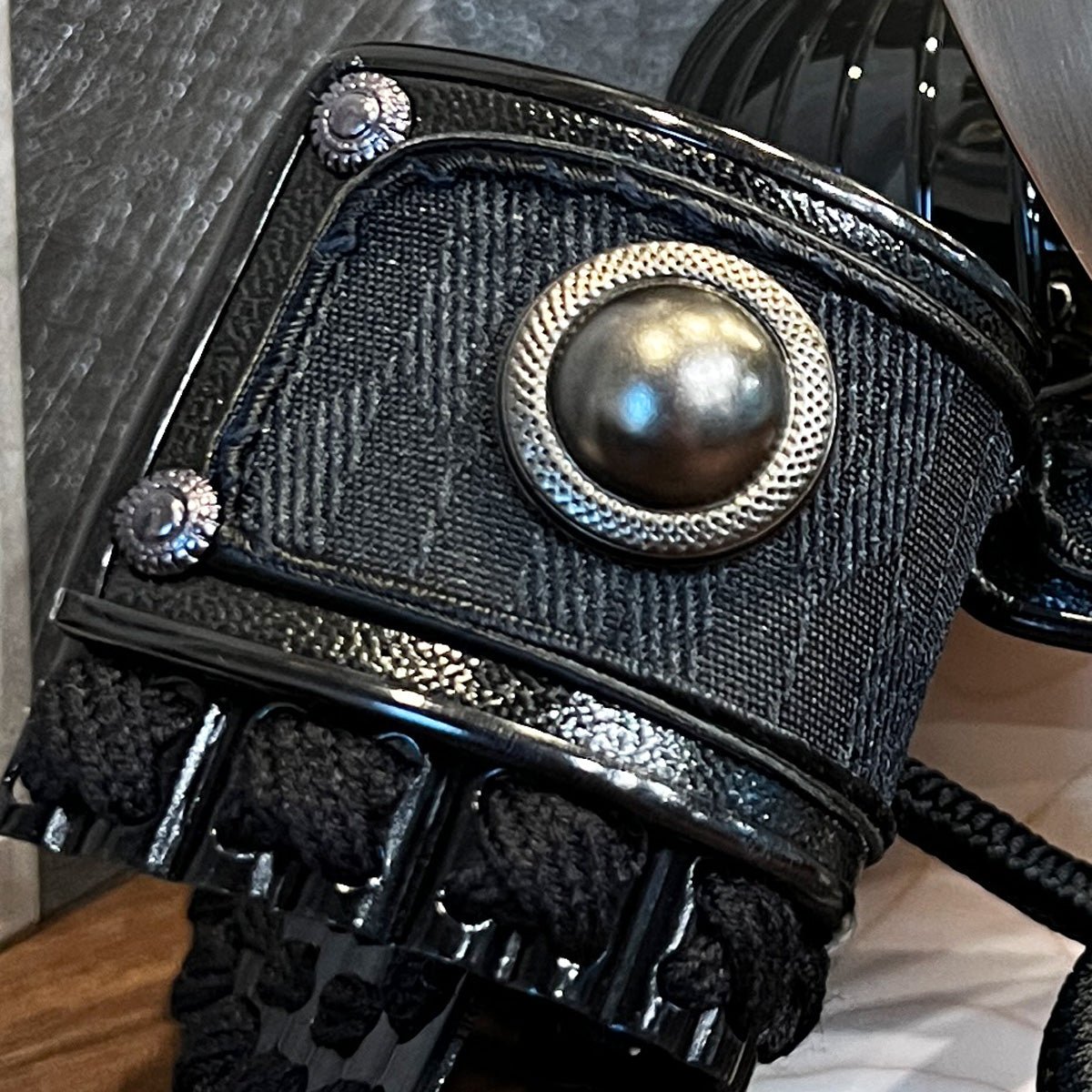 横幅32cm|4号 ブロンズ兜 ブラウン moonlight|ブラウン色 五月人形 |モダン|コンパクト おしゃれ 兜鎧飾り 端午の節句飾り こどもの日 5月人形 - ひなせい 五月人形