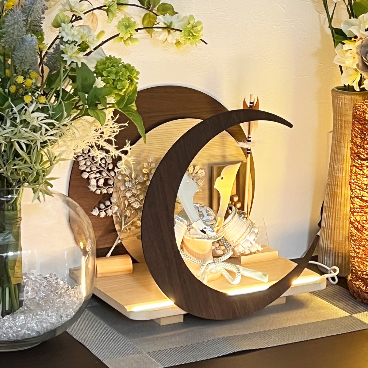 横幅32cm|4号 ブルー兜 ブラウン moonlight|玄関に飾りたい コンパクト五月人形 |モダン|コンパクト おしゃれ 兜鎧飾り 端午の節句飾り こどもの日 5月人形 - ひなせい 五月人形