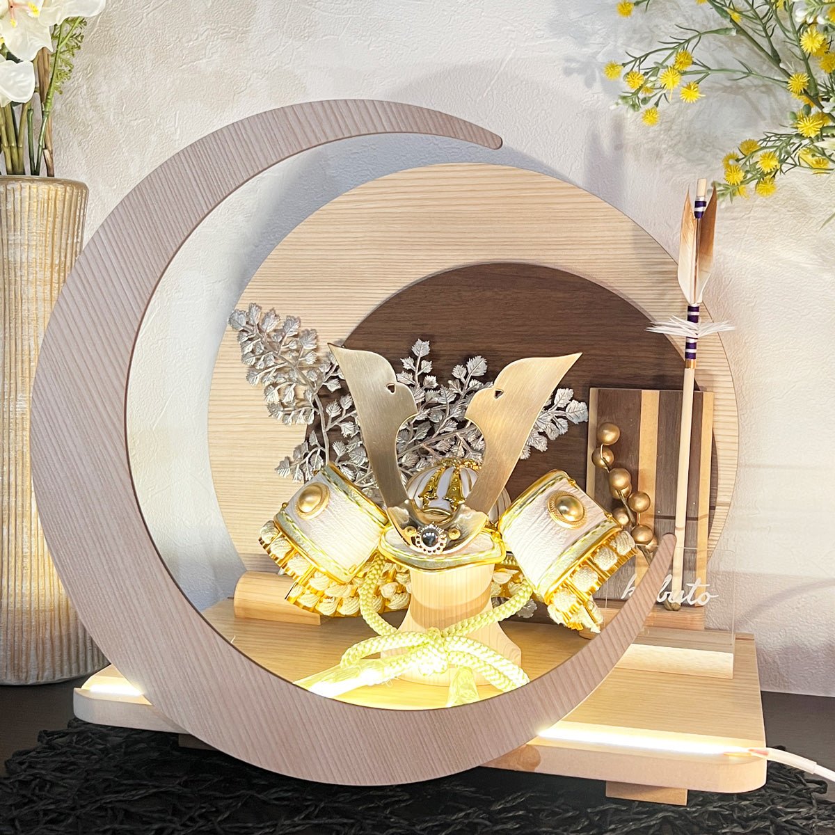 横幅32cm|4号 くすみ色緑 ナチュラル moonlight|電気がつく 丸いタイプ 五月人形 コンパクト|おしゃれ 兜鎧飾り 端午の節句飾り 子どもの日 - ひなせい 五月人形