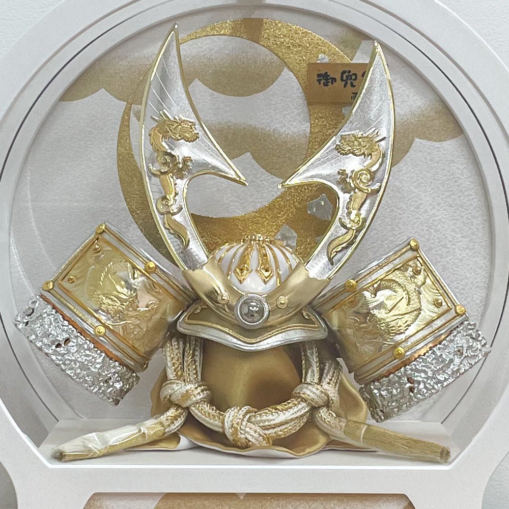 横幅34cm|モダンケース入り飾り|今どきの五月人形| ホワイト モダン|コンパクト おしゃれ 兜鎧飾り 端午の節句飾り こどもの日 - ひなせい 五月人形