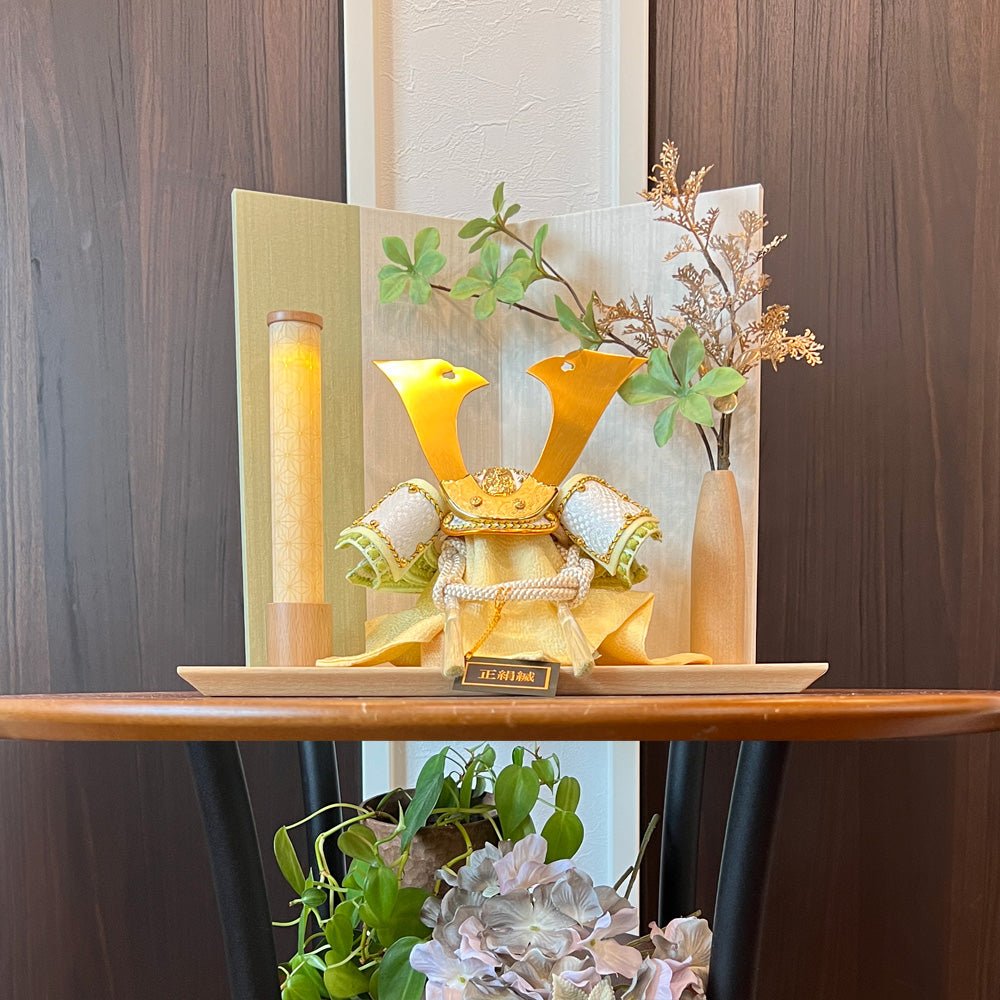 横幅35cm|名工 小島辰広作 白1/5・中鍬緑 グリーン|そよ風が吹き込む| 希少な五月人形|コンパクト おしゃれ 兜鎧飾り 端午の節句飾り こどもの日 5月人形 人気 - ひなせい 五月人形