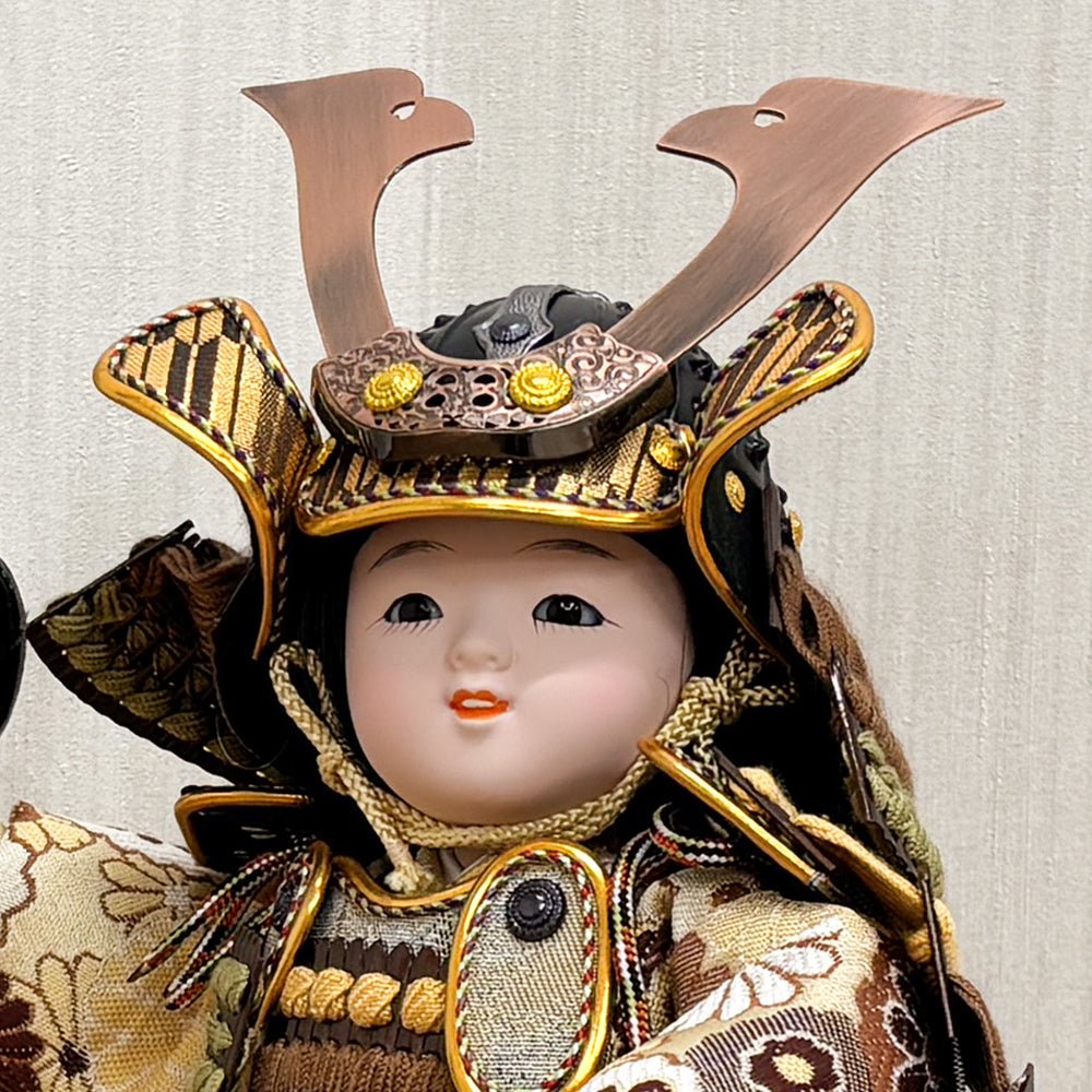 横幅35cm|武者人形【健】ブラウン 子供大将|可愛いお顔|コンパクト おしゃれ 兜鎧飾り 端午の節句飾り こどもの日 - ひなせい 五月人形