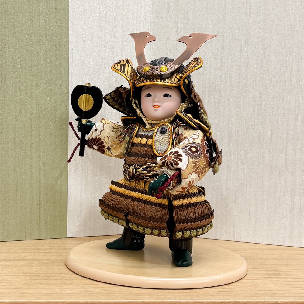 横幅35cm|武者人形【健】ブラウン 子供大将|可愛いお顔|コンパクト おしゃれ 兜鎧飾り 端午の節句飾り こどもの日 - ひなせい 五月人形