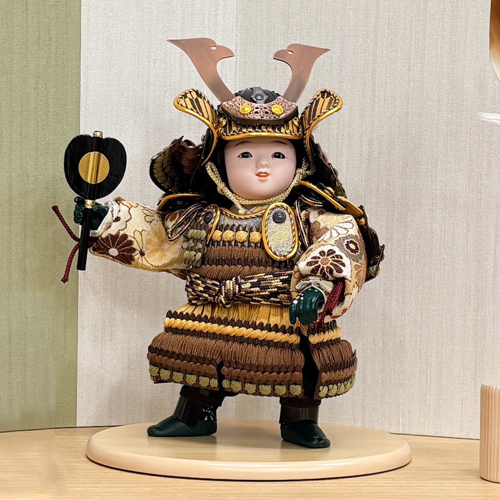 横幅35cm|武者人形【健】ブラウン 子供大将|可愛いお顔|コンパクト おしゃれ 兜鎧飾り 端午の節句飾り こどもの日 - ひなせい 五月人形