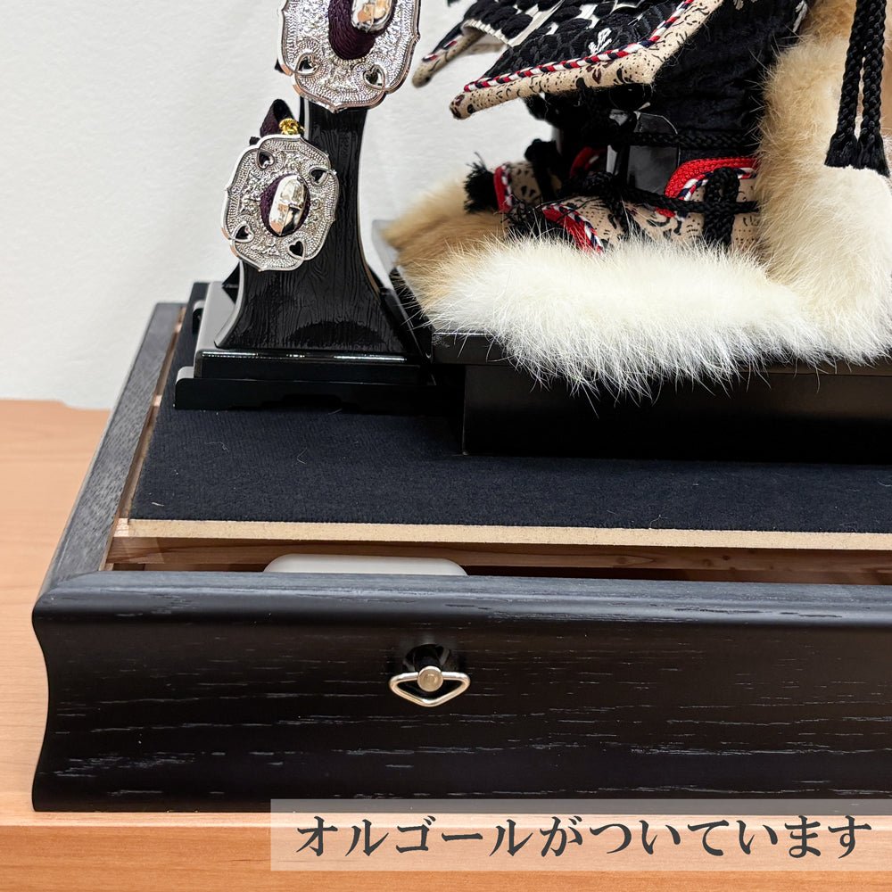 横幅37.5cm|ケース入り大将飾り|今どきの五月人形| ホワイト モダン|コンパクト おしゃれ 兜鎧飾り 端午の節句飾り こどもの日 - ひなせい 五月人形