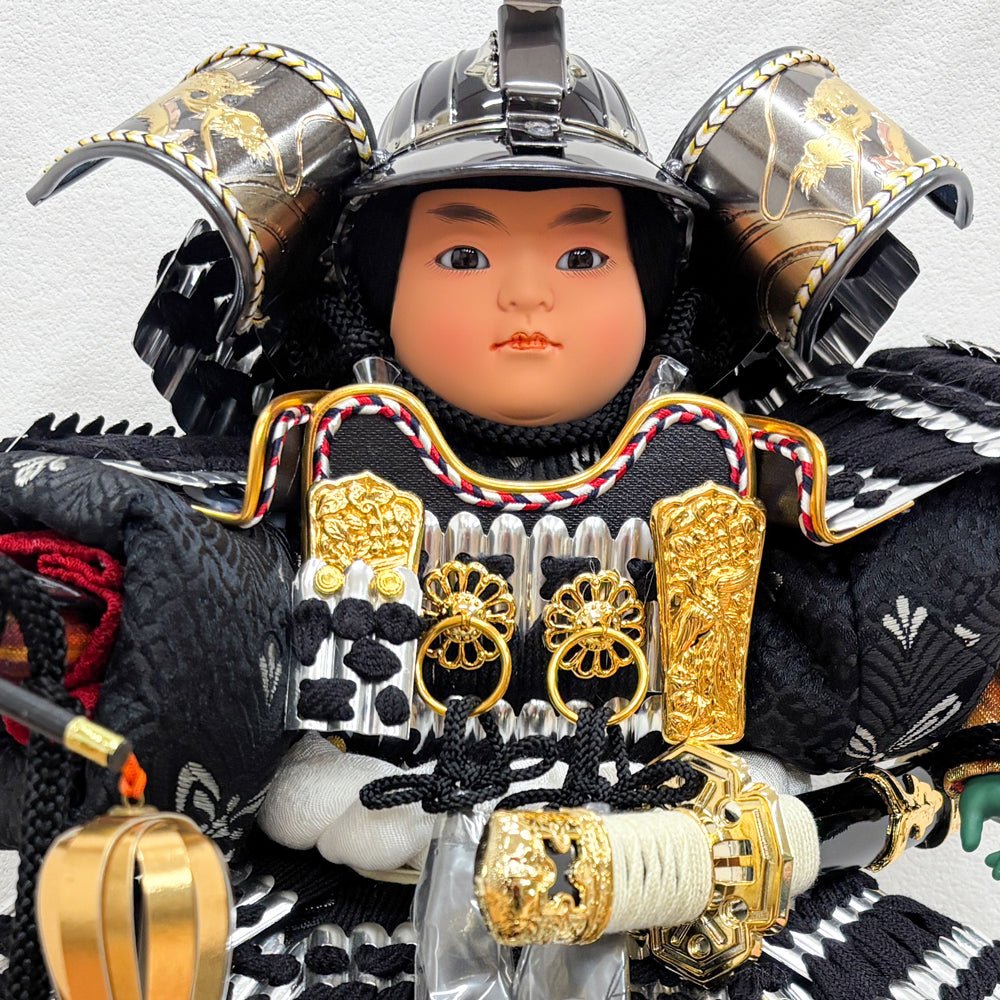 横幅37.5cm|ケース入り大将飾り|今どきの五月人形| ホワイト モダン|コンパクト おしゃれ 兜鎧飾り 端午の節句飾り こどもの日 - ひなせい 五月人形