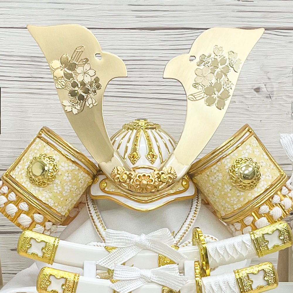 横幅37.5cm|ケース入り飾り|今どきの五月人形| ホワイト モダン|コンパクト おしゃれ 兜鎧飾り 端午の節句飾り こどもの日 - ひなせい 五月人形