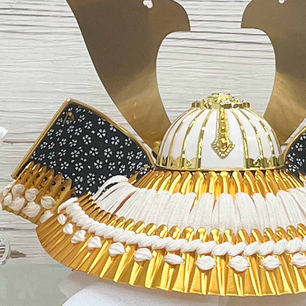 横幅37.5cm|ケース入り飾り|今どきの五月人形| ホワイト モダン|コンパクト おしゃれ 兜鎧飾り 端午の節句飾り こどもの日 - ひなせい 五月人形