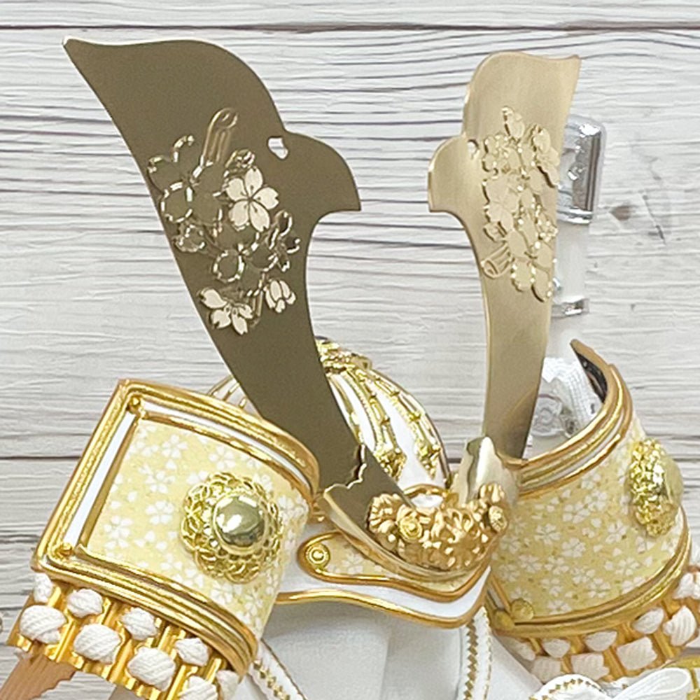 横幅37.5cm|ケース入り飾り|今どきの五月人形| ホワイト モダン|コンパクト おしゃれ 兜鎧飾り 端午の節句飾り こどもの日 - ひなせい 五月人形