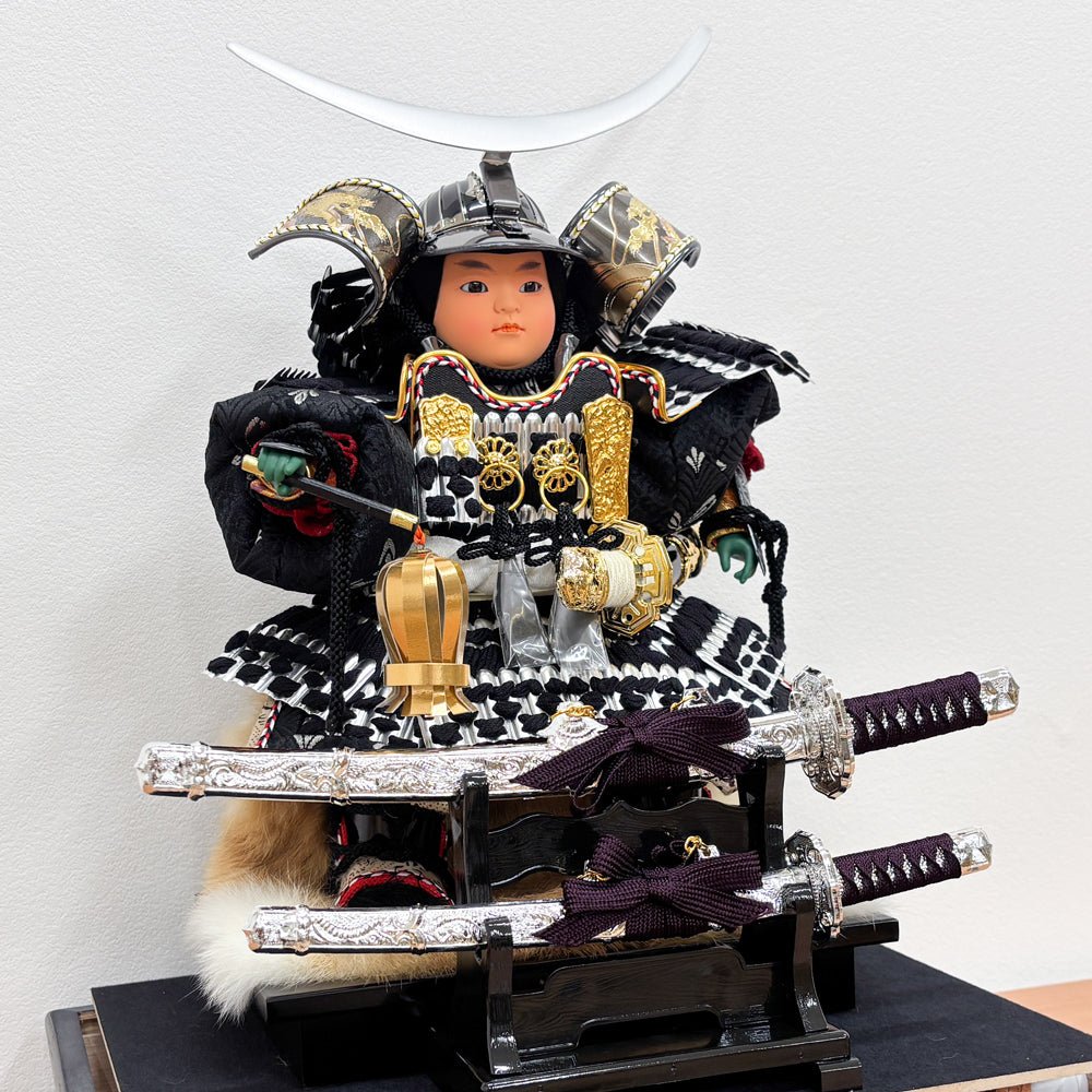 横幅37.5cm|ケース入り大将飾り|今どきの五月人形| ホワイト モダン|コンパクト おしゃれ 兜鎧飾り 端午の節句飾り こどもの日 - ひなせい 五月人形