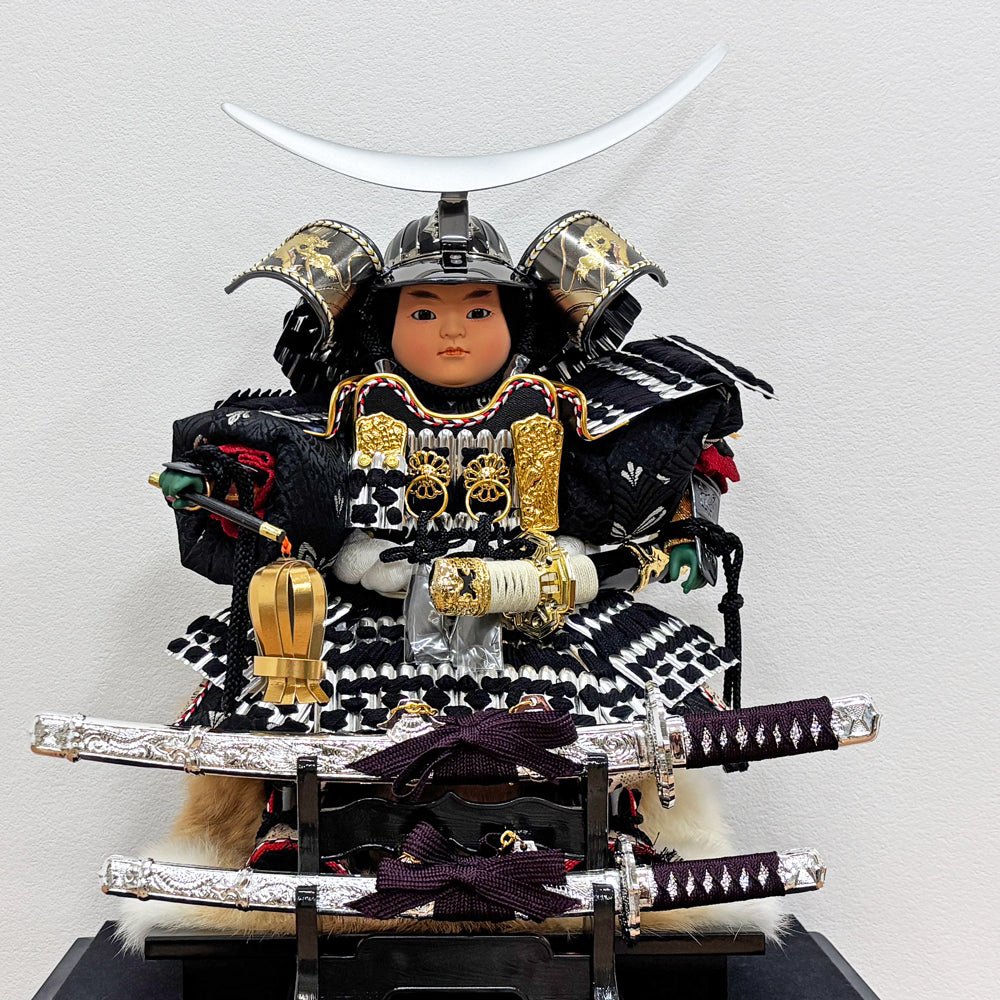 横幅37.5cm|ケース入り大将飾り|今どきの五月人形| ホワイト モダン|コンパクト おしゃれ 兜鎧飾り 端午の節句飾り こどもの日 - ひなせい 五月人形