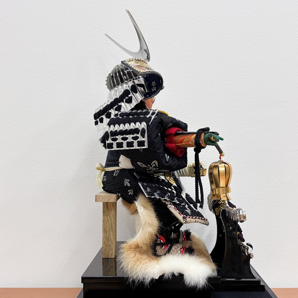 横幅37.5cm|ケース入り大将飾り|今どきの五月人形| ホワイト モダン|コンパクト おしゃれ 兜鎧飾り 端午の節句飾り こどもの日 - ひなせい 五月人形