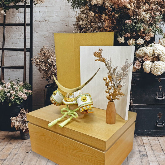 横幅37cm 五月人形 収納兜飾り|4号|くすみ色緑| 武将 伊達政宗|果敢で勇気がある 学問に励む|コンパクト おしゃれ 兜鎧飾り 端午の節句飾り こどもの日 5月人形 かぶと - ひなせい 五月人形