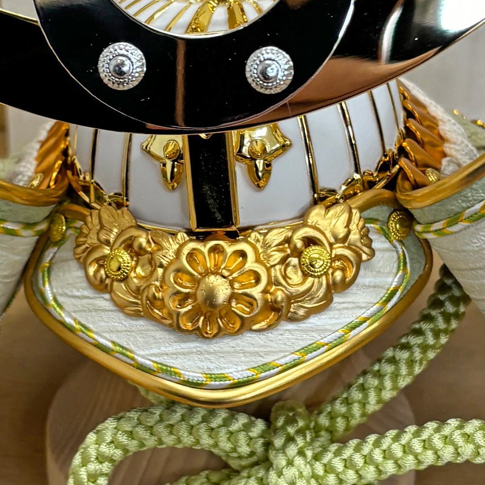 横幅37cm 五月人形|4号|くすみ色緑 収納 武将 上杉謙信|雄々しい 勇気のある大胆不敵|コンパクト おしゃれ 兜鎧飾り 端午の節句飾り こどもの日 5月人形 人気 かわいい - ひなせい 五月人形