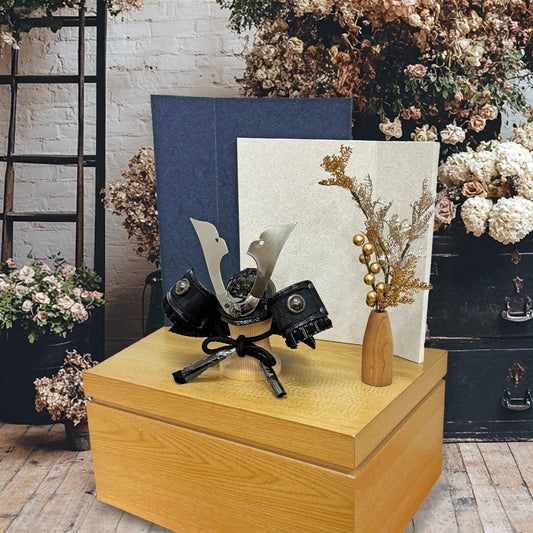 横幅37cm|4号 ブロンズ収納兜飾り|子供の出産・誕生そして初節句に用意したい | 五月人形 |コンパクト おしゃれ 兜鎧飾り 端午の節句飾り こどもの日 5月人形 人気 かぶと - ひなせい 五月人形