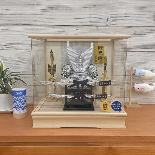 横幅38cm | ケース入り飾り | 今どきの五月人形 |  ホワイト モダン | コンパクト おしゃれ 兜鎧飾り 端午の節句飾り こどもの日 - ひなせい 五月人形