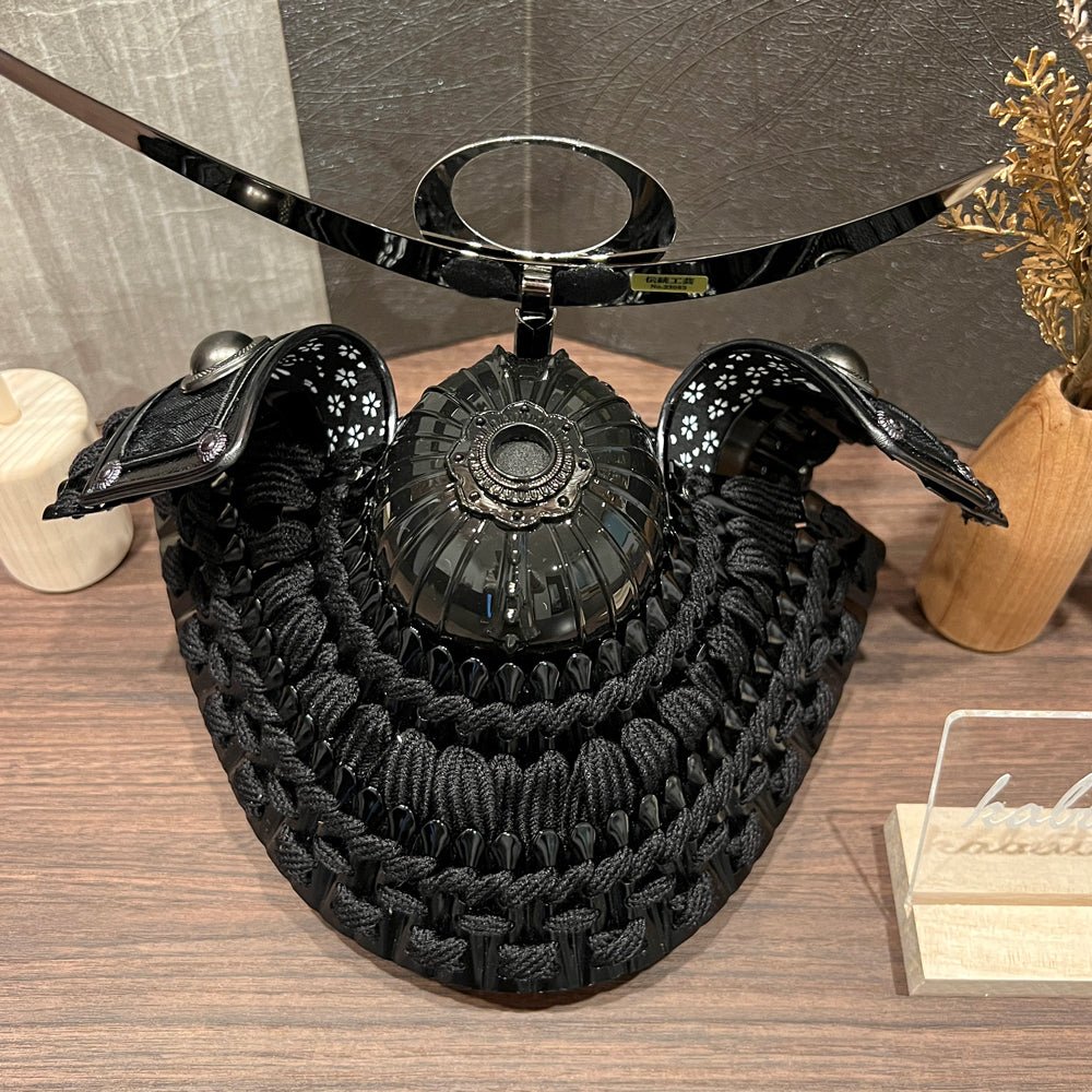 4号 ブロンズ 上杉謙信|月型ブラウン|小粋な五月人形|コンパクト おしゃれ 兜鎧飾り 端午の節句飾り こどもの日 5月人形 人気 - ひなせい 五月人形