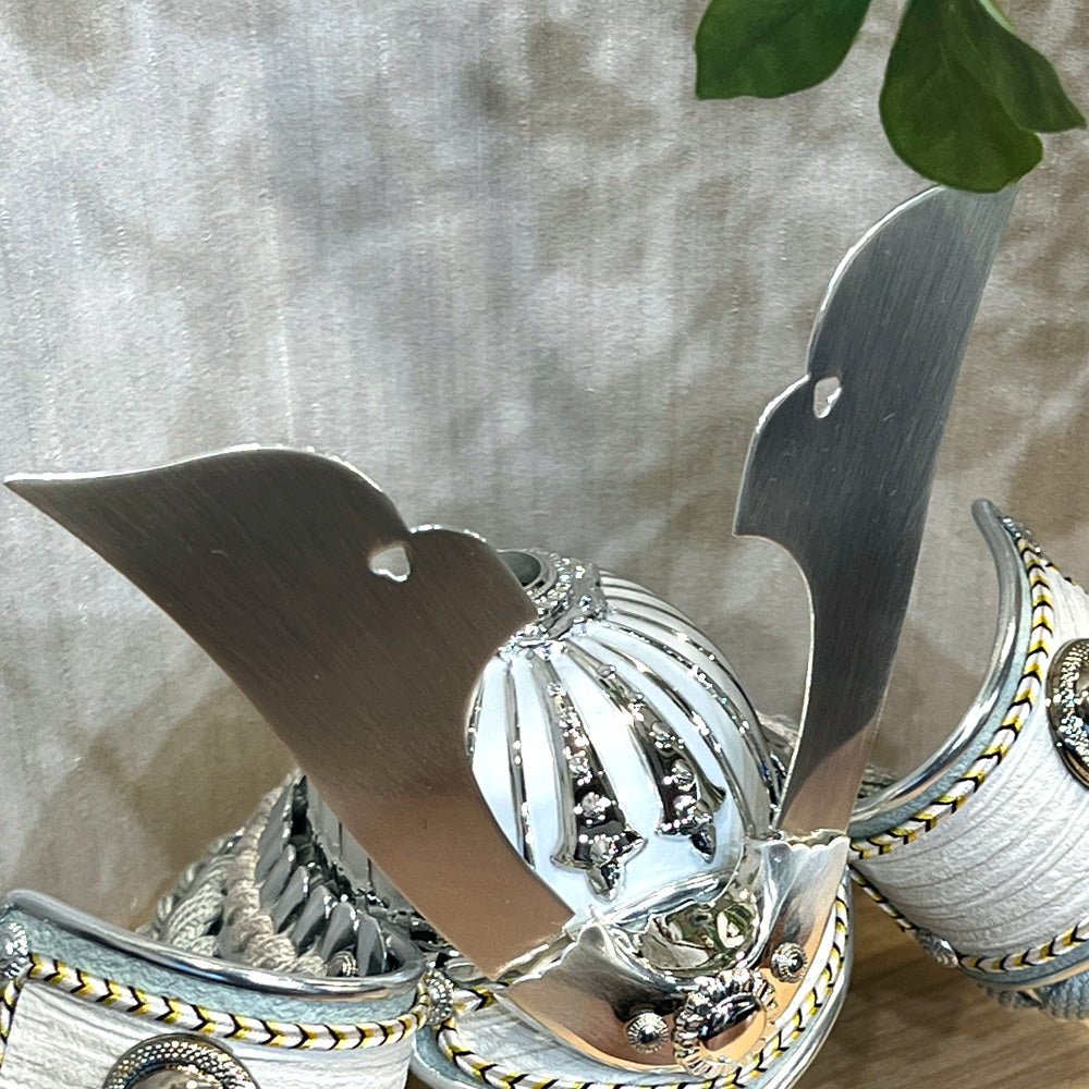 4号 くすみ色ブルー兜|半月ナチュラル|玄関に飾りたい コンパクト五月人形 |おしゃれ 兜鎧飾り 端午の節句飾り こどもの日 5月人形 人気 - ひなせい 五月人形