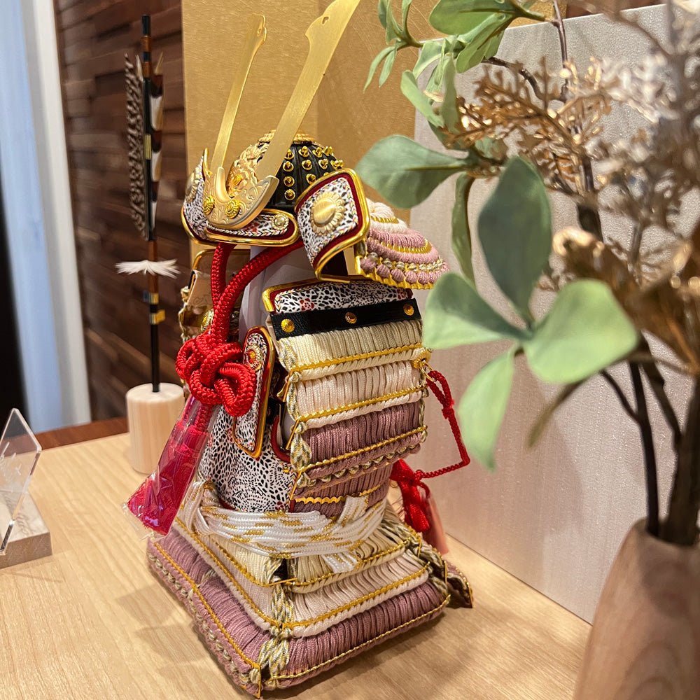 4号 奉納鎧飾り| パープルむらさき色取り| 淡紫の色づけ| 生彩 |五月人形|コンパクト おしゃれ 兜鎧飾り 端午の節句飾り こどもの日 5月人形 人気 - ひなせい 五月人形