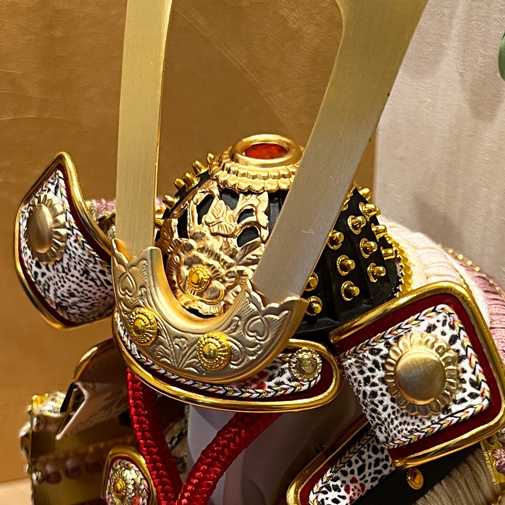 4号 奉納鎧飾り| パープルむらさき色取り| 淡紫の色づけ| 生彩 |五月人形|コンパクト おしゃれ 兜鎧飾り 端午の節句飾り こどもの日 5月人形 人気 - ひなせい 五月人形