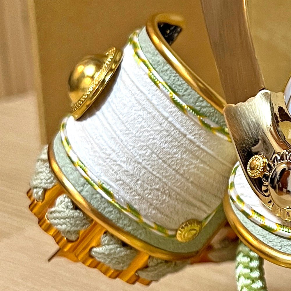 4号 くすみ色緑 ノーマル|半月ナチュラル|今、流行り 丸いタイプ 五月人形 丸型コンパクト|おしゃれ 兜鎧飾り 端午の節句飾り こどもの日 5月人形 人気 - ひなせい 五月人形