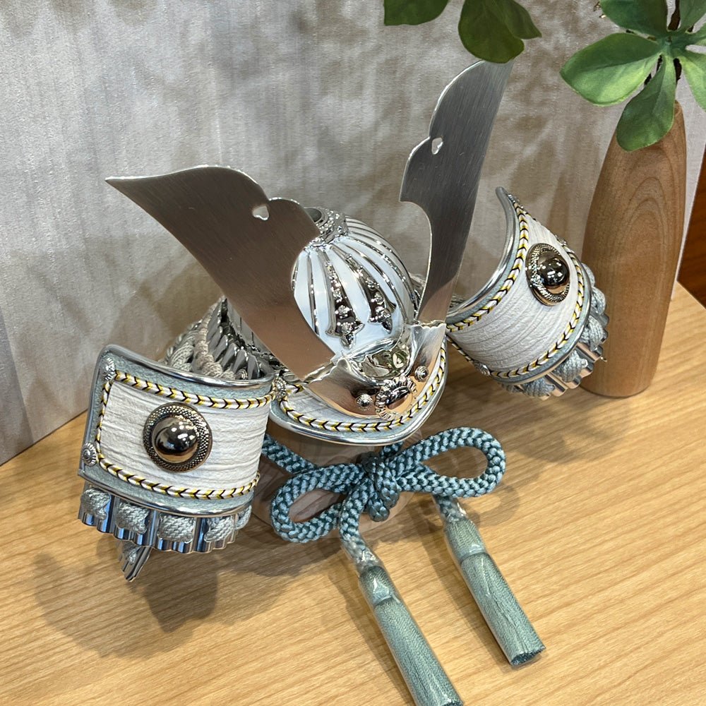 4号 くすみ色ブルー兜|半月ナチュラル|玄関に飾りたい コンパクト五月人形 |おしゃれ 兜鎧飾り 端午の節句飾り こどもの日 5月人形 人気 - ひなせい 五月人形