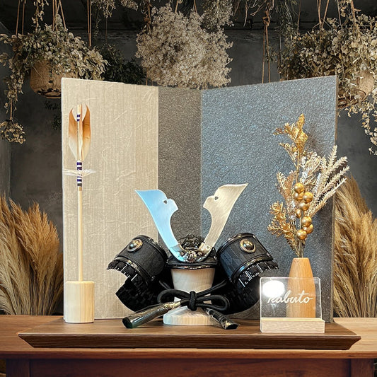 4号 ブロンズ兜|シャープな色調| 色合いのグレー |五月人形|モダン|コンパクト おしゃれ 兜鎧飾り 端午の節句飾り こどもの日 5月人形 人気 かわいい - ひなせい 五月人形