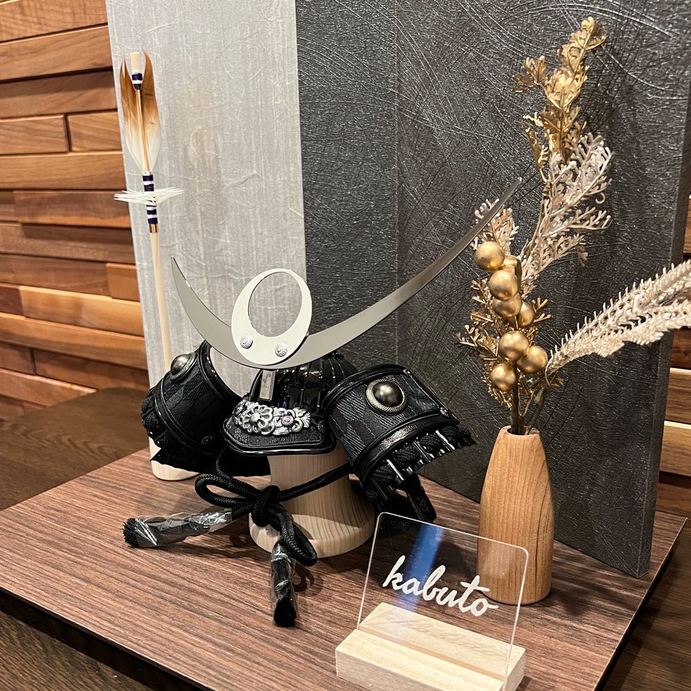 4号 ブロンズ 上杉謙信兜飾り|GWに飾ると、よりシックに|五月人形 越後の虎|コンパクト おしゃれ 兜鎧飾り 端午の節句飾り こどもの日 5月人形 人気 - ひなせい 五月人形