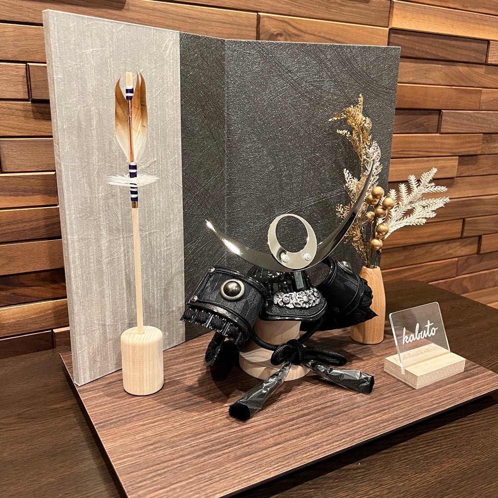 4号 ブロンズ 上杉謙信兜飾り|GWに飾ると、よりシックに|五月人形 越後の虎|コンパクト おしゃれ 兜鎧飾り 端午の節句飾り こどもの日 5月人形 人気 - ひなせい 五月人形