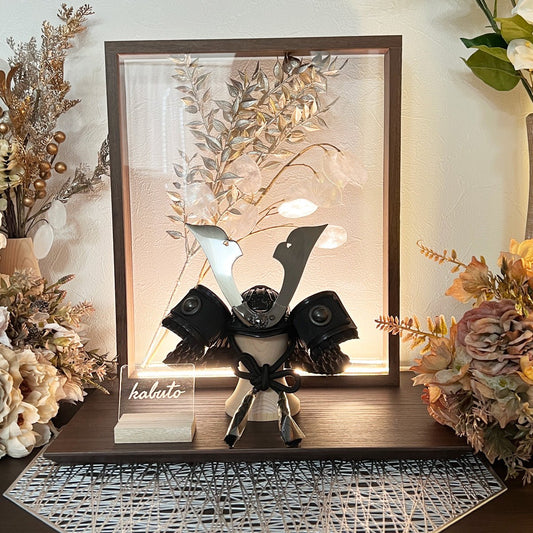 4号 ブロンズ兜 LUMIN|グレー の色合い |五月人形|コンパクト おしゃれ 兜鎧飾り 端午の節句飾り こどもの日 5月人形 人気 - ひなせい 五月人形