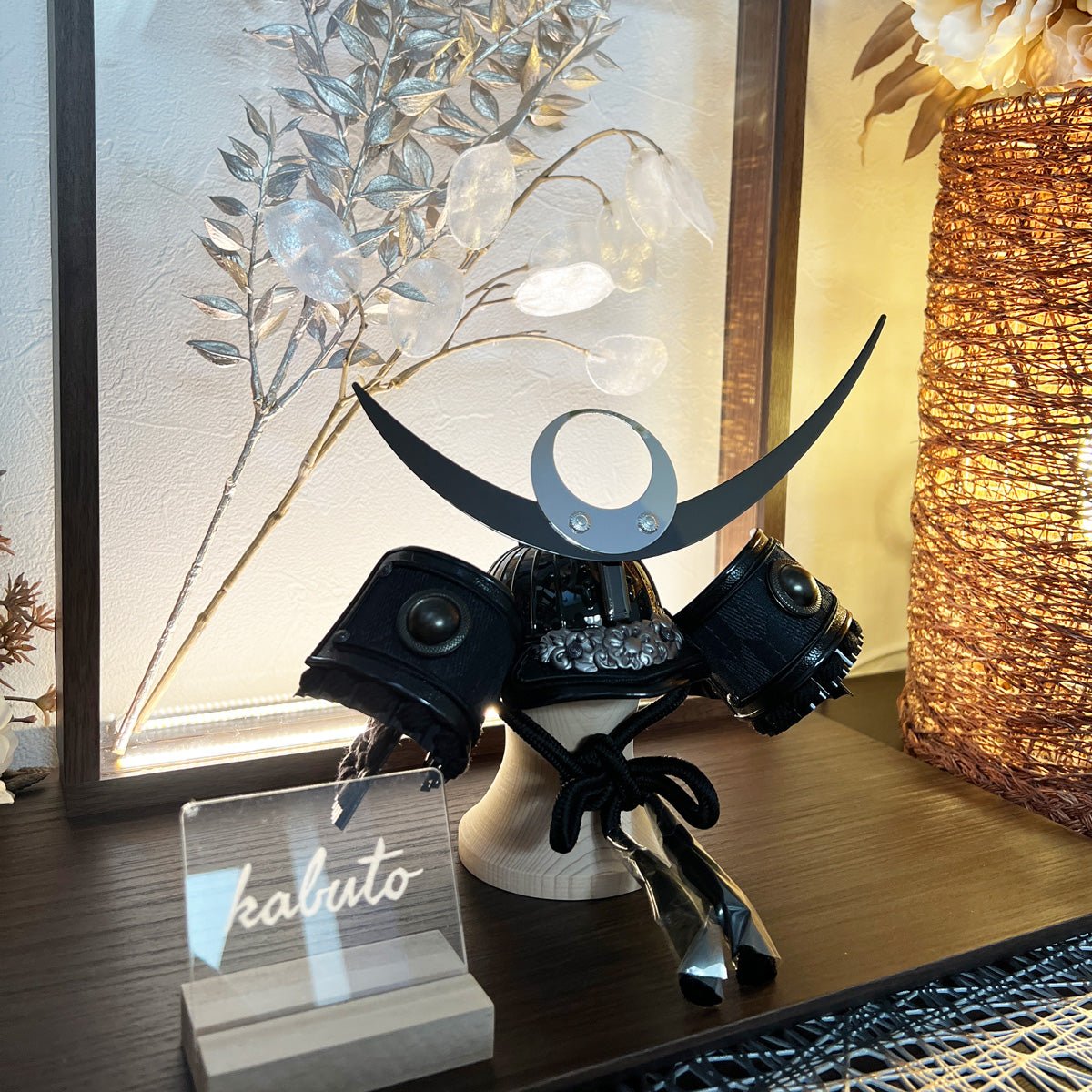 4号 ブロンズ 上杉謙信兜飾り LUMIN|北欧風 モダン|五月人形 越後の虎|コンパクト おしゃれ 兜鎧飾り 端午の節句飾り こどもの日 5月人形 人気 - ひなせい 五月人形