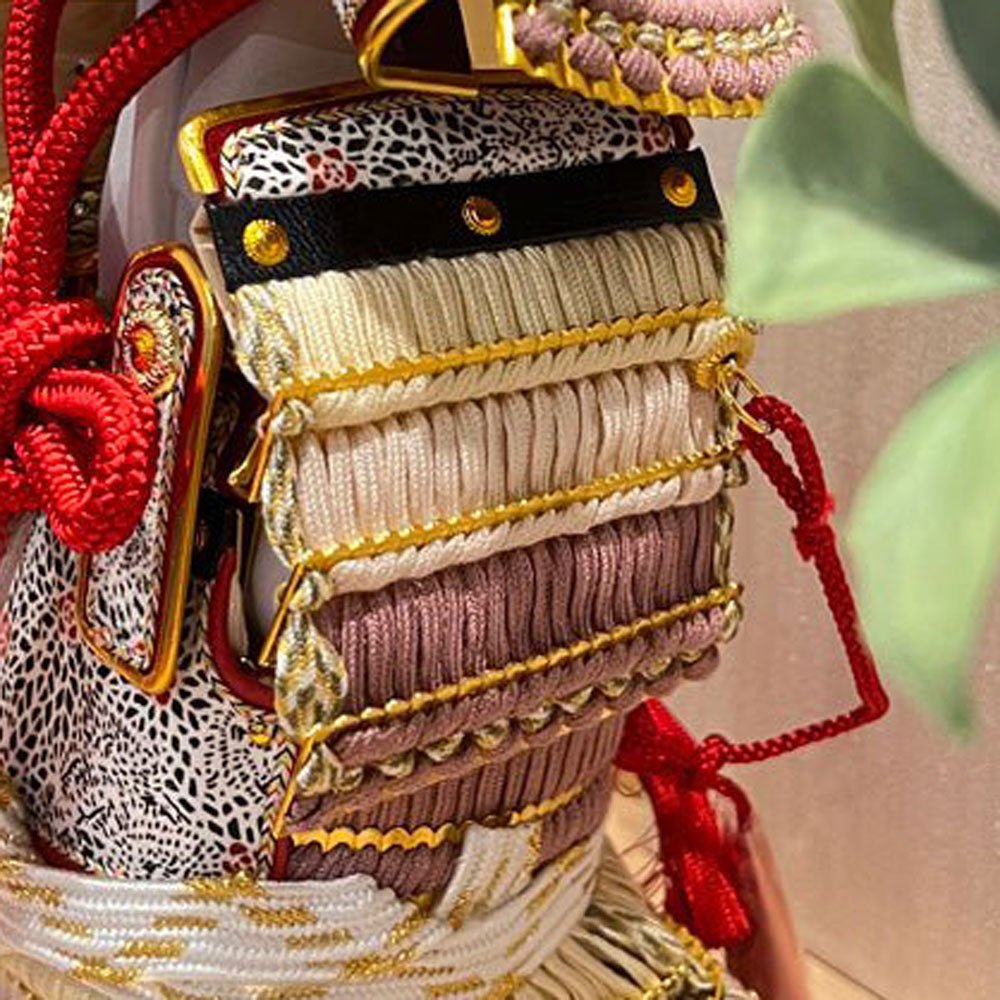 横幅45cm|4号 朔太郎作 鎧飾り| パープルむらさき色取り| 淡紫の色づけ| 生彩 |五月人形|コンパクト おしゃれ 兜鎧飾り 端午の節句飾り こどもの日 5月人形 人気 - ひなせい 五月人形