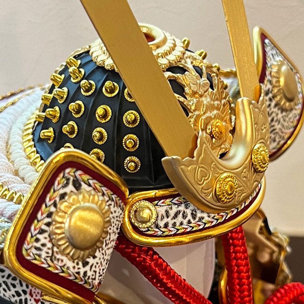 横幅45cm|4号 朔太郎作 鎧飾り| パープルむらさき色取り| 淡紫の色づけ| 生彩 |五月人形|コンパクト おしゃれ 兜鎧飾り 端午の節句飾り こどもの日 5月人形 人気 - ひなせい 五月人形