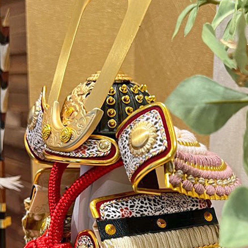 横幅45cm|4号 朔太郎作 鎧飾り| パープルむらさき色取り| 淡紫の色づけ| 生彩 |五月人形|コンパクト おしゃれ 兜鎧飾り 端午の節句飾り こどもの日 5月人形 人気 - ひなせい 五月人形