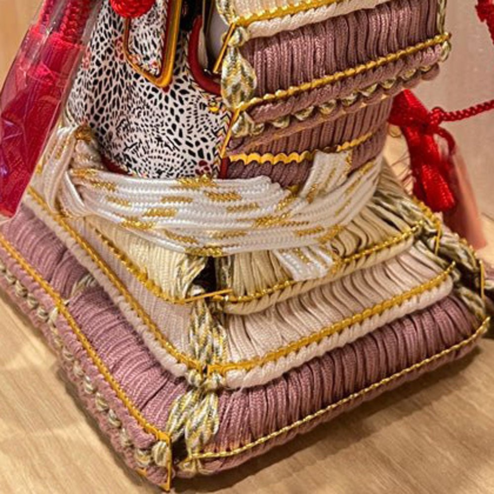 横幅45cm|4号 朔太郎作 鎧飾り| パープルむらさき色取り| 淡紫の色づけ| 生彩 |五月人形|コンパクト おしゃれ 兜鎧飾り 端午の節句飾り こどもの日 5月人形 人気 - ひなせい 五月人形