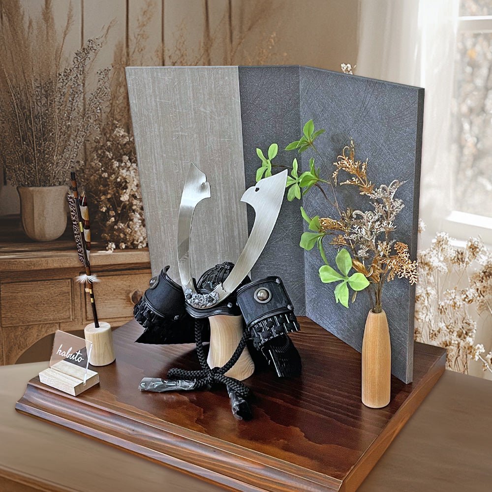 45cm平飾り｜8号ブロンズ兜｜漆黒の兜飾り｜五月人形｜モダン