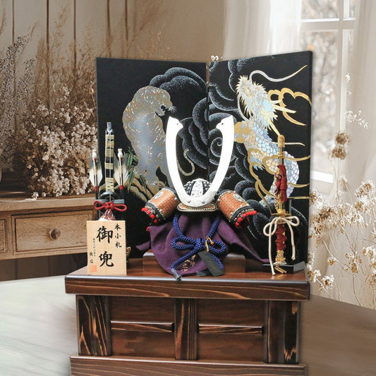 横幅46cm|10号本小札収納兜| 名工 小島辰広作 | 五月人形 兜飾り モダン|コンパクト おしゃれ 兜鎧飾 5月人形 人気 かわいい かぶと - ひなせい 五月人形